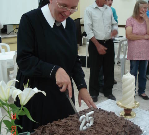 Festa de 25 anos de vida religiosa da Irmã Mariane!!! “Na Força Divina!!”