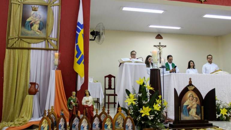 Peregrinos da paróquia São Pedro e Santa Luzia renovam sua Aliança de Amor